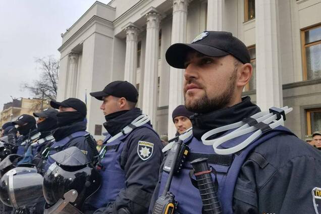 'Пройшли горнило війни': патрульний зробив різку заяву щодо мітингів під Радою