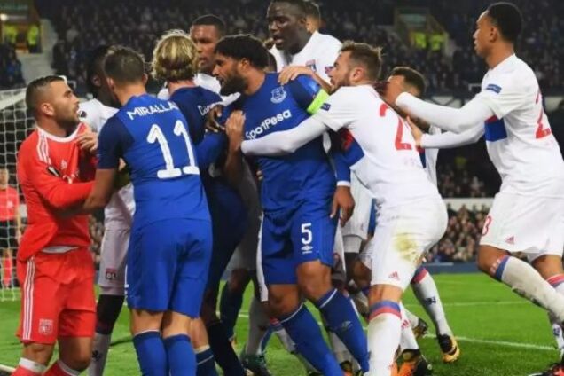 Эвертон Лион драка