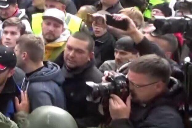 Побиття поліціянта на 'Міхомайдані': стало відомо ім'я ще одного 'бійця'