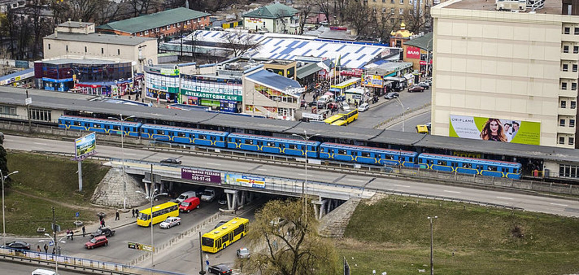 НП у метро Києва: записи з камер спостереження розкрили несподівані деталі