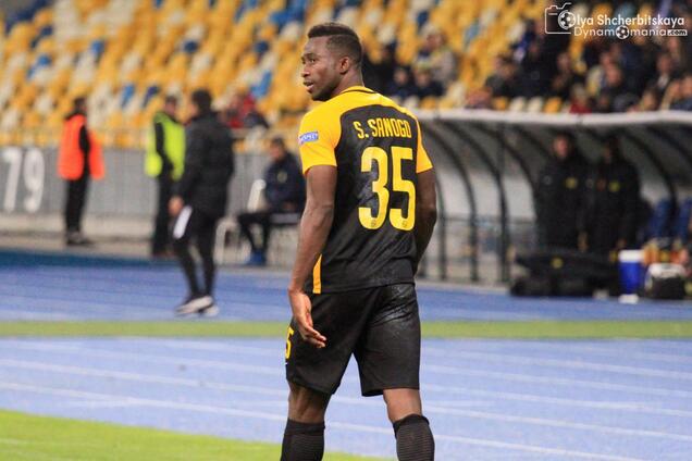 У футболіста 'Янг Бойз' трапився напад під час матчу з 'Динамо': фотофакт