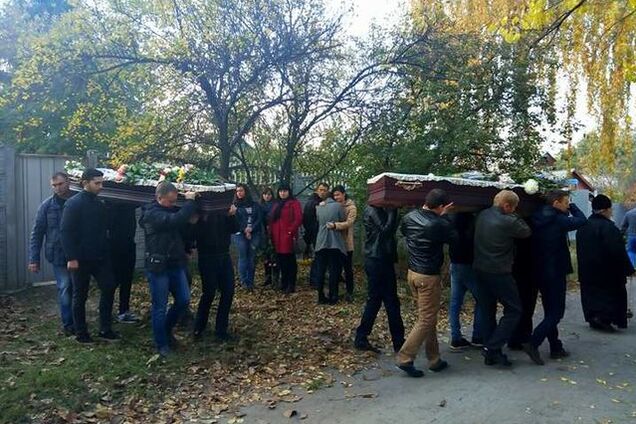 Все вирішили дві секунди: поховали матір і дочку, які загинули в ДТП у Харкові