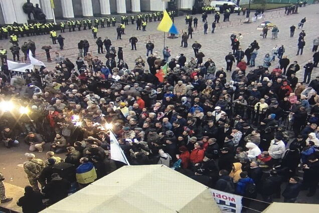 В палаточном городке под Радой началось вече