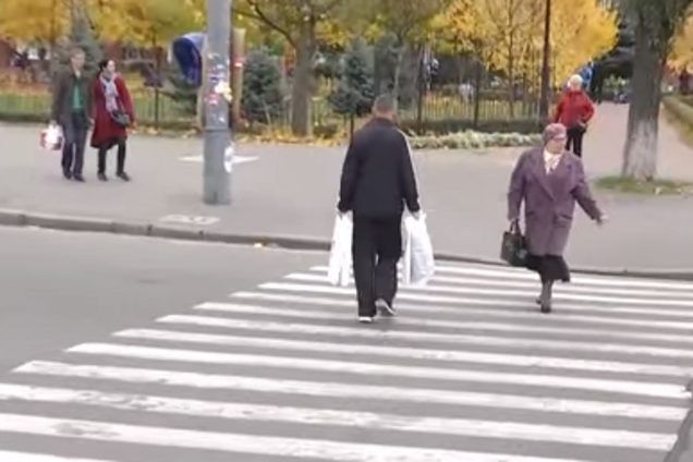 Пешеходы на дороге