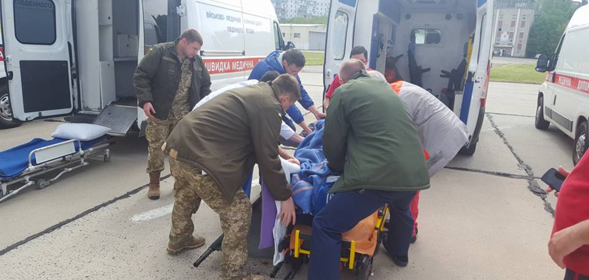 Потрібна допомога: до Львова доставили борт із пораненими бійцями АТО