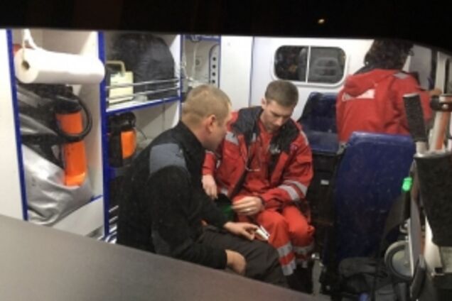 Протестующие под Радой избили полицейского: детали нападения