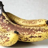 Недопитый чай и переспевшие бананы: как использовать просроченные продукты