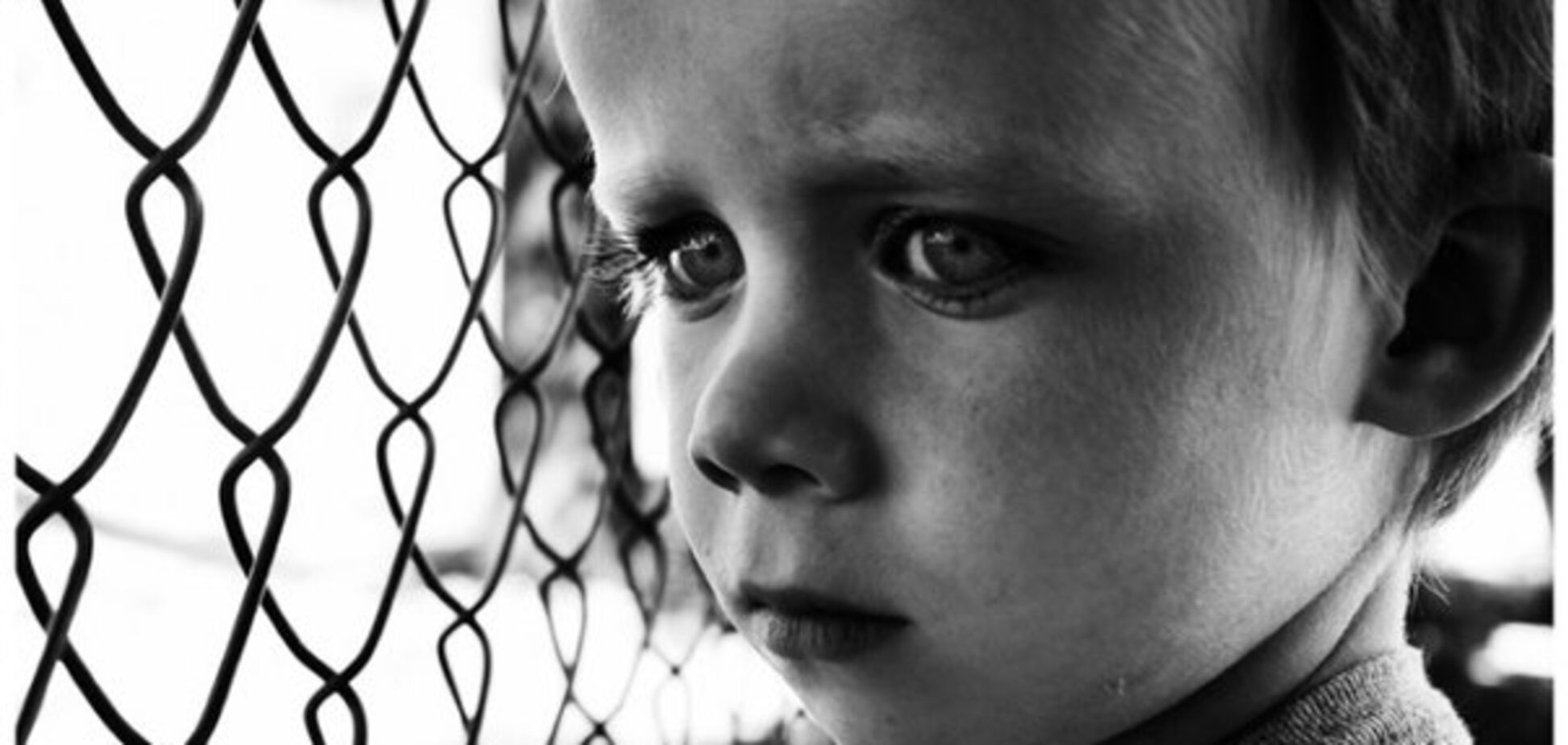 Прив'язували голяка до сітки: в мережі показали, як в українському інтернаті карають дітей
