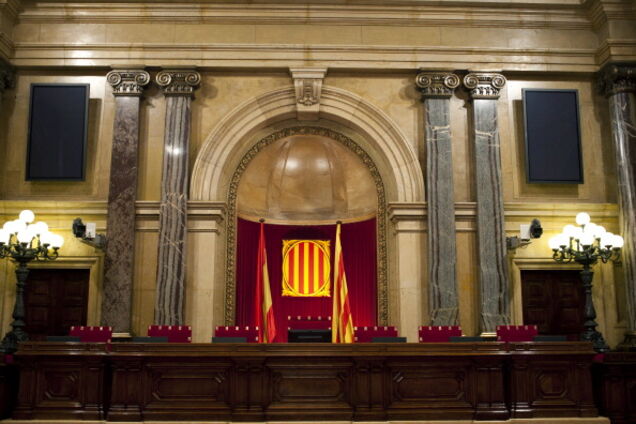 Ответ Мадриду: парламент Каталонии созвал срочное заседание