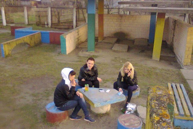 Проломили голову за 500 грн: з'явилися нові факти та фото мучительок школярки під Житомиром