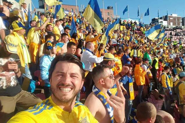 Махач не склався, бо 'беркутята' вклинились між нами і смачно роздали гумовими палицями