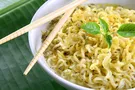 Специалисты рассказали, чем опасна лапша быстрого приготовления