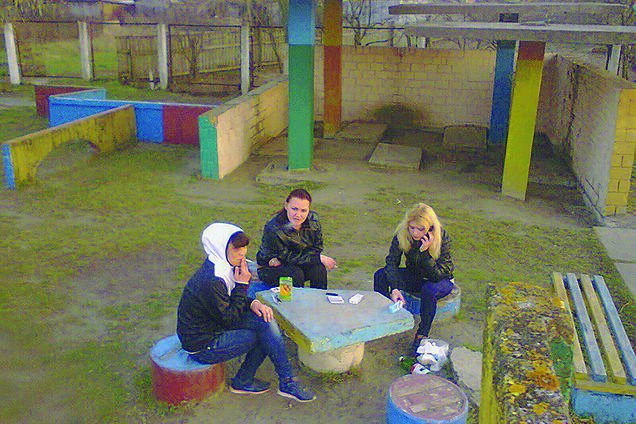 Проломили голову за 500 грн: главной мучительницей школьницы под Житомиром оказалась жена АТОшника