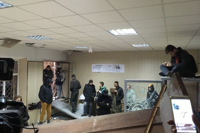 Соратникам Коханивского выставят счет за погром в суде: названа сумма убытков