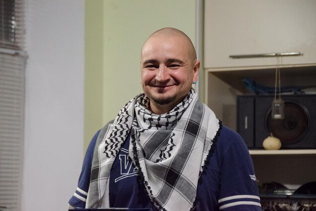 'Бросили как бомжа': известный украинский поэт выпал из окна