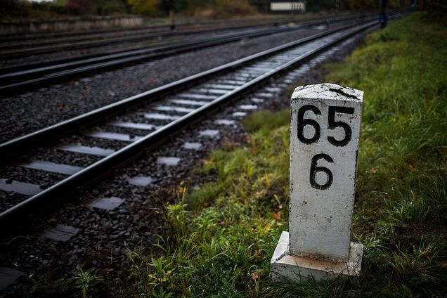 Лег головой под поезд: в Кривом Роге мужчина совершил жуткий суицид