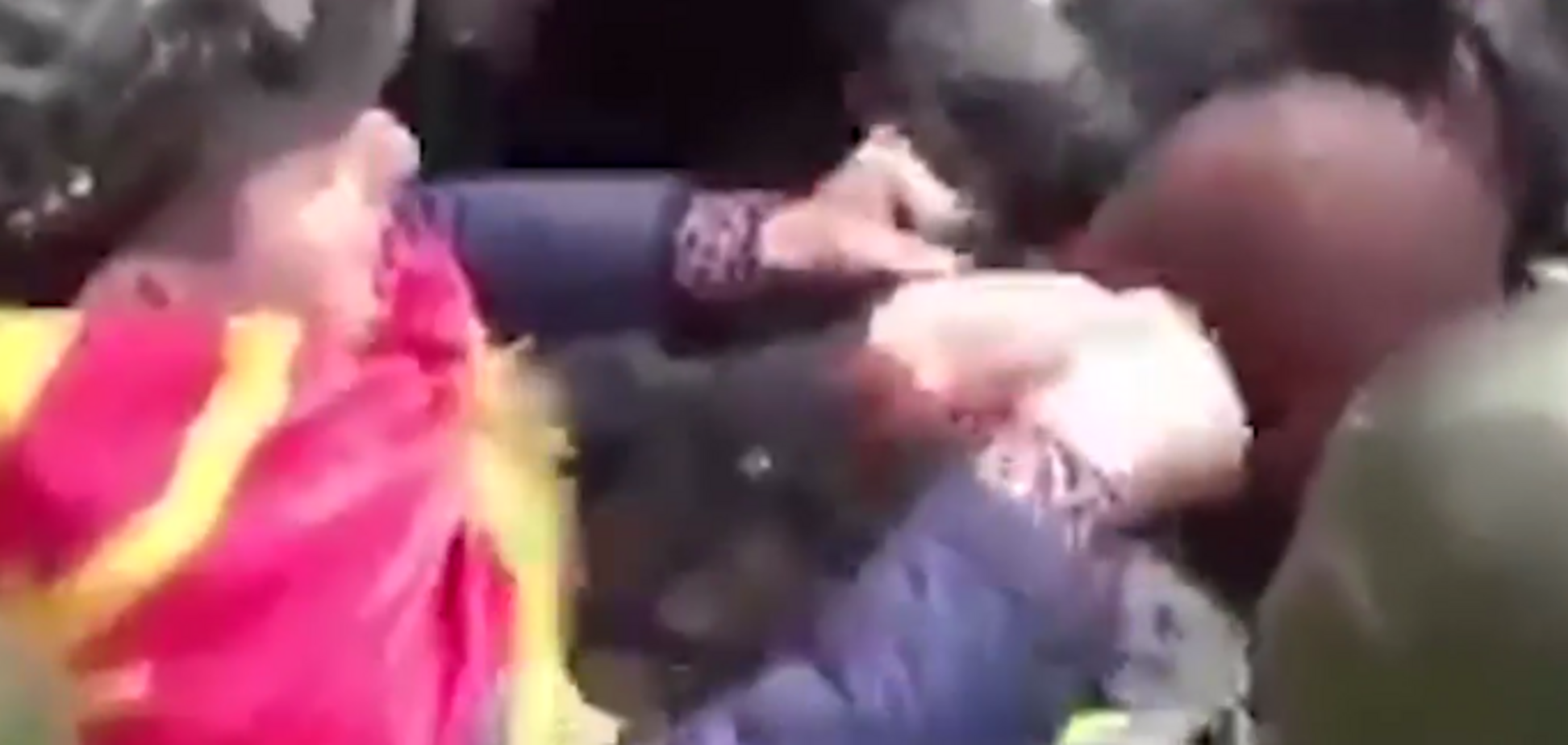 Избиение полицейского под ВР