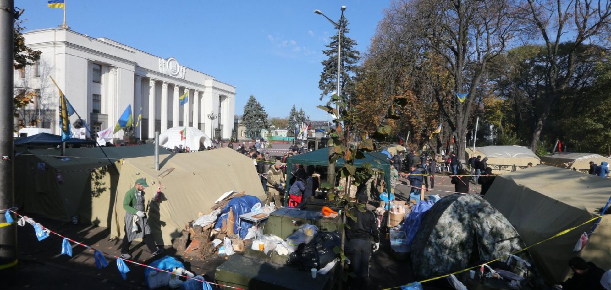Не опошляйте Майдан, или Протест политических карликов под Радой