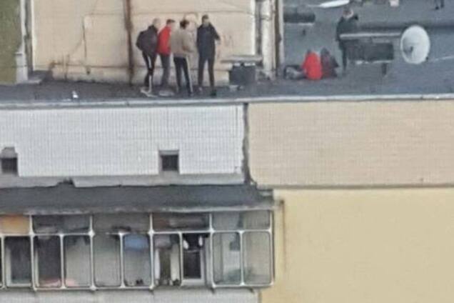 В Киеве дети устроили беспредел на крыше высотки: опубликованы фото и видео