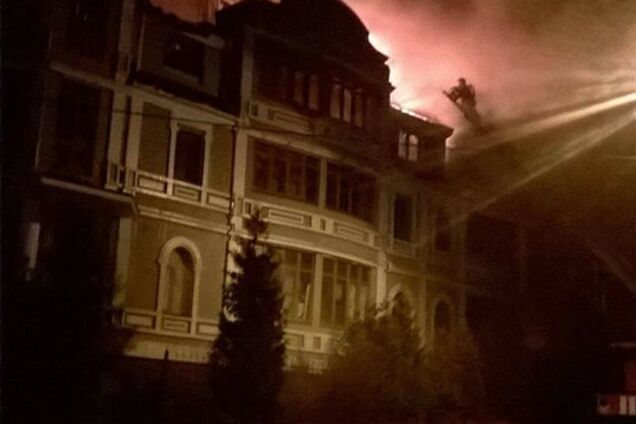 'Мы все сгорели бы заживо': в Киеве вспыхнул мощный пожар в общежитии для переселенцев