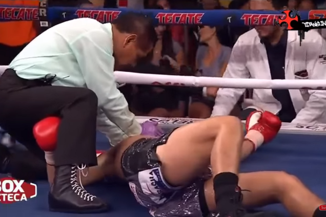 Мексиканский боксер добыл сенсационную победу, отправив соперника в тяжелейший нокаут: опубликовано видео
