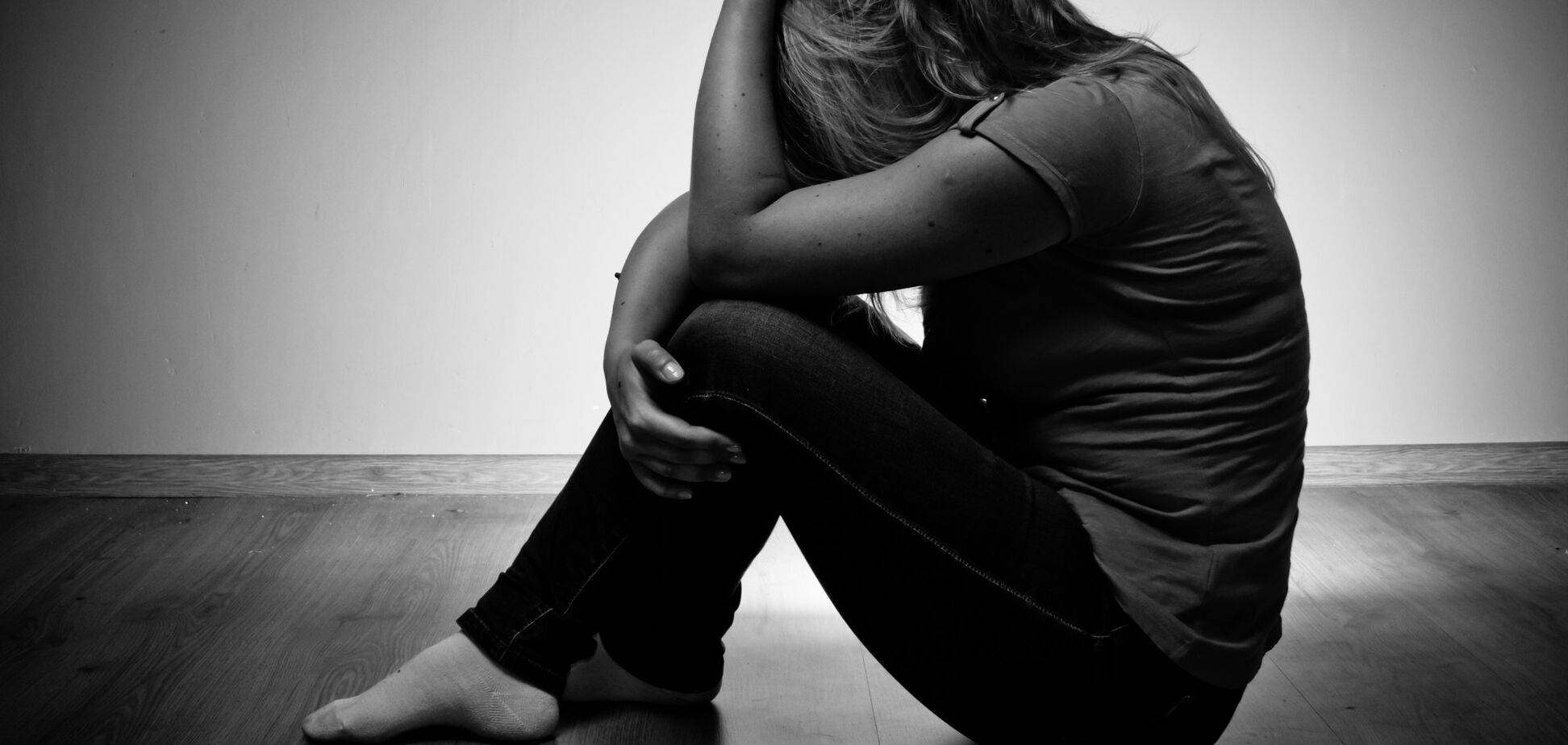 Виноваты родители? Во Львове 14-летняя девочка выпрыгнула с 15 этажа