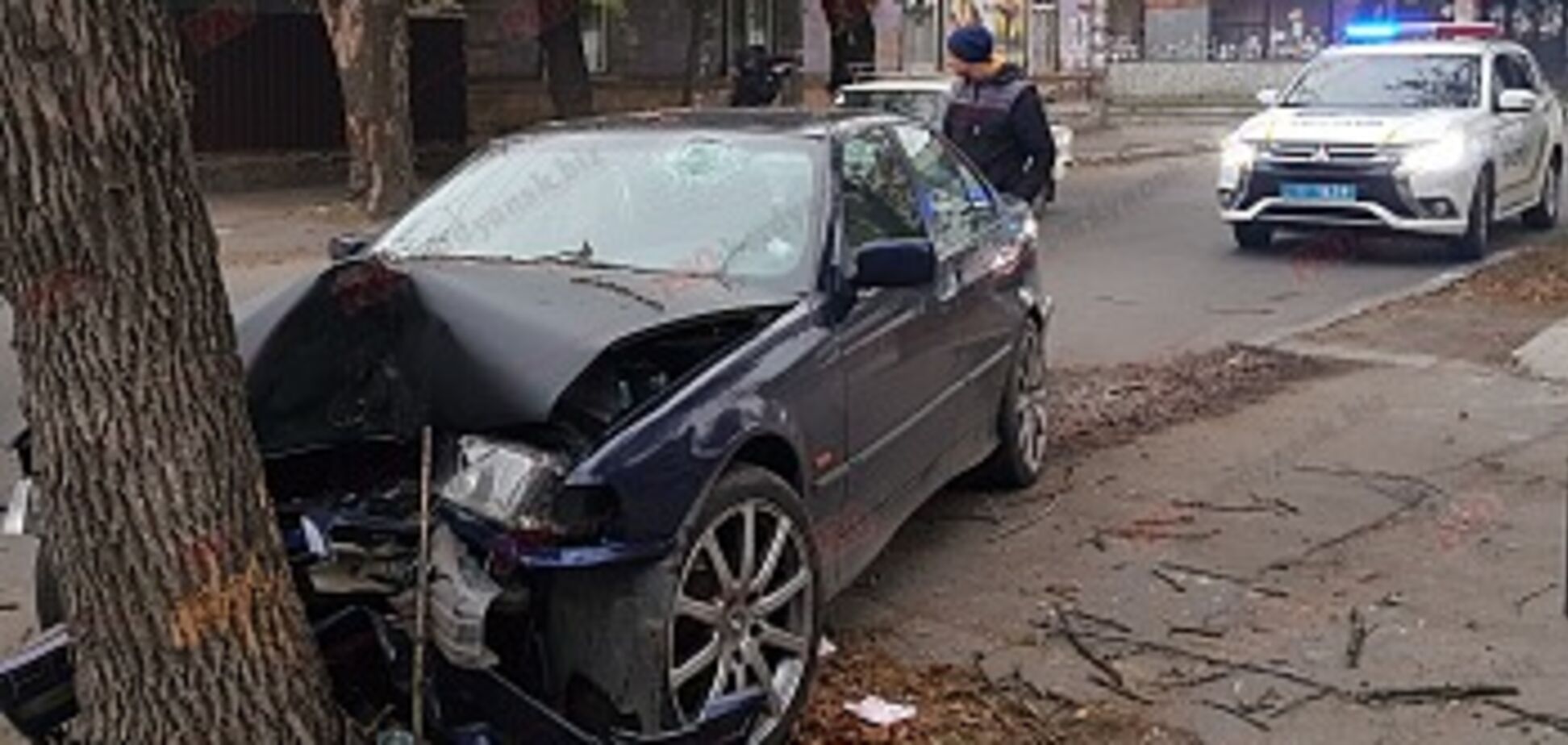 В Запорожской области BMW врезался в дерево (ФОТО, ВИДЕО)