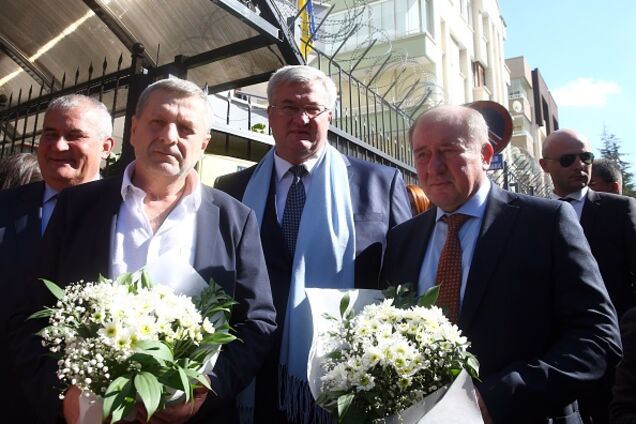 Чийгоз и Умеров прибыли в Украину