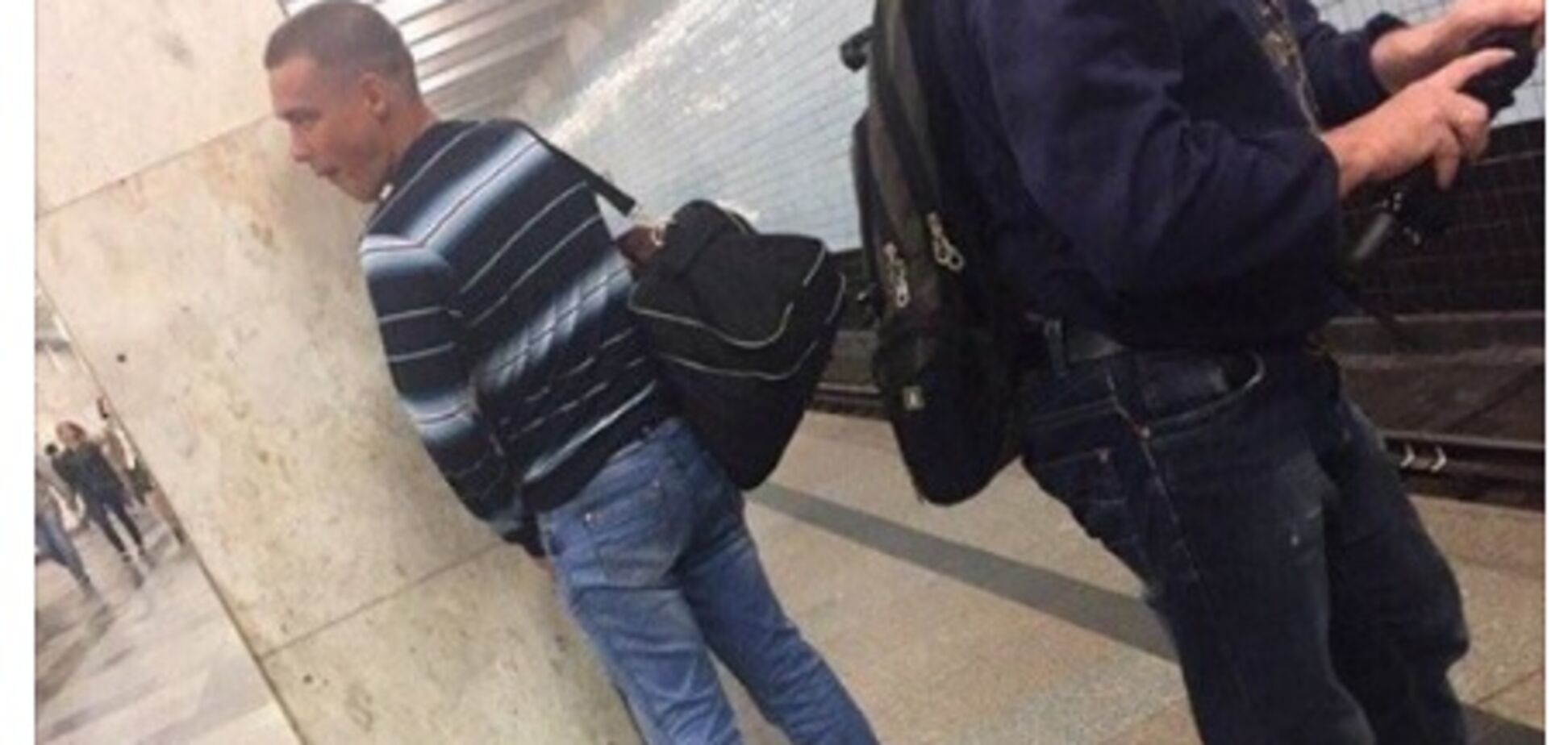 'С зонта натекло': сеть шокировал вопиющий случай на станции метро