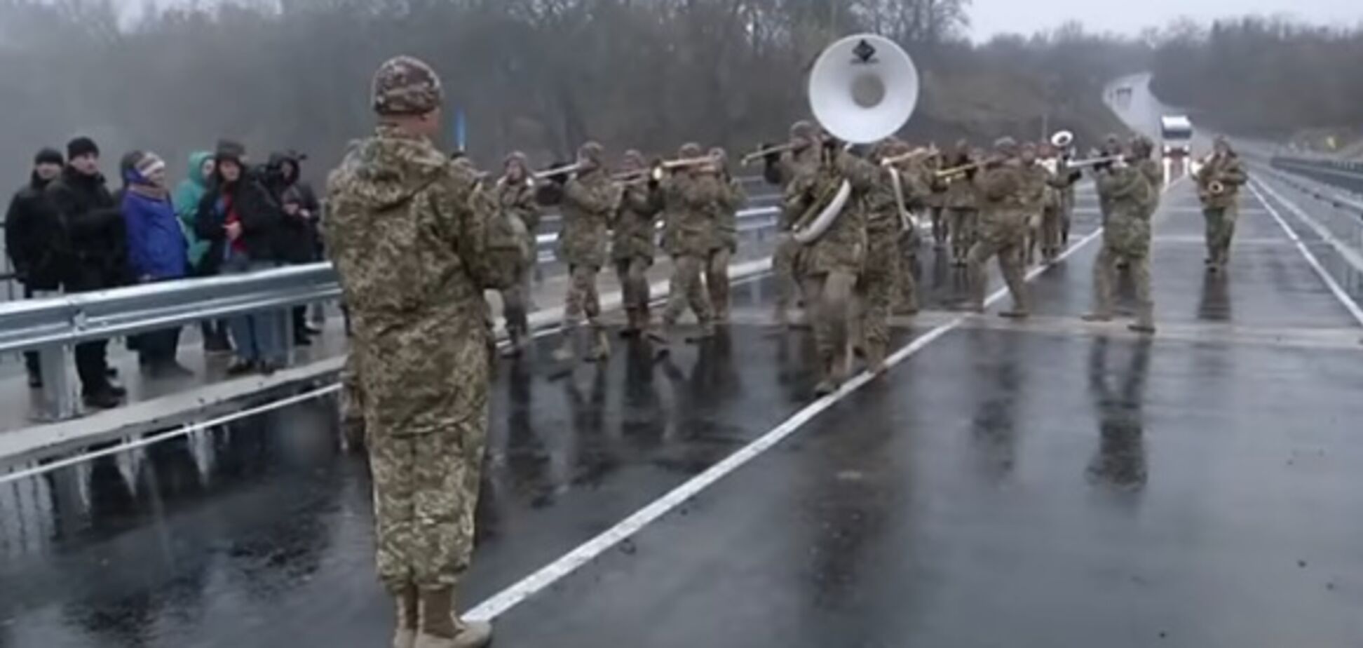 Украинский оркестр сыграет в Луганске, Донецке и Крыму: Турчинов сделал громкое заявление в зоне АТО