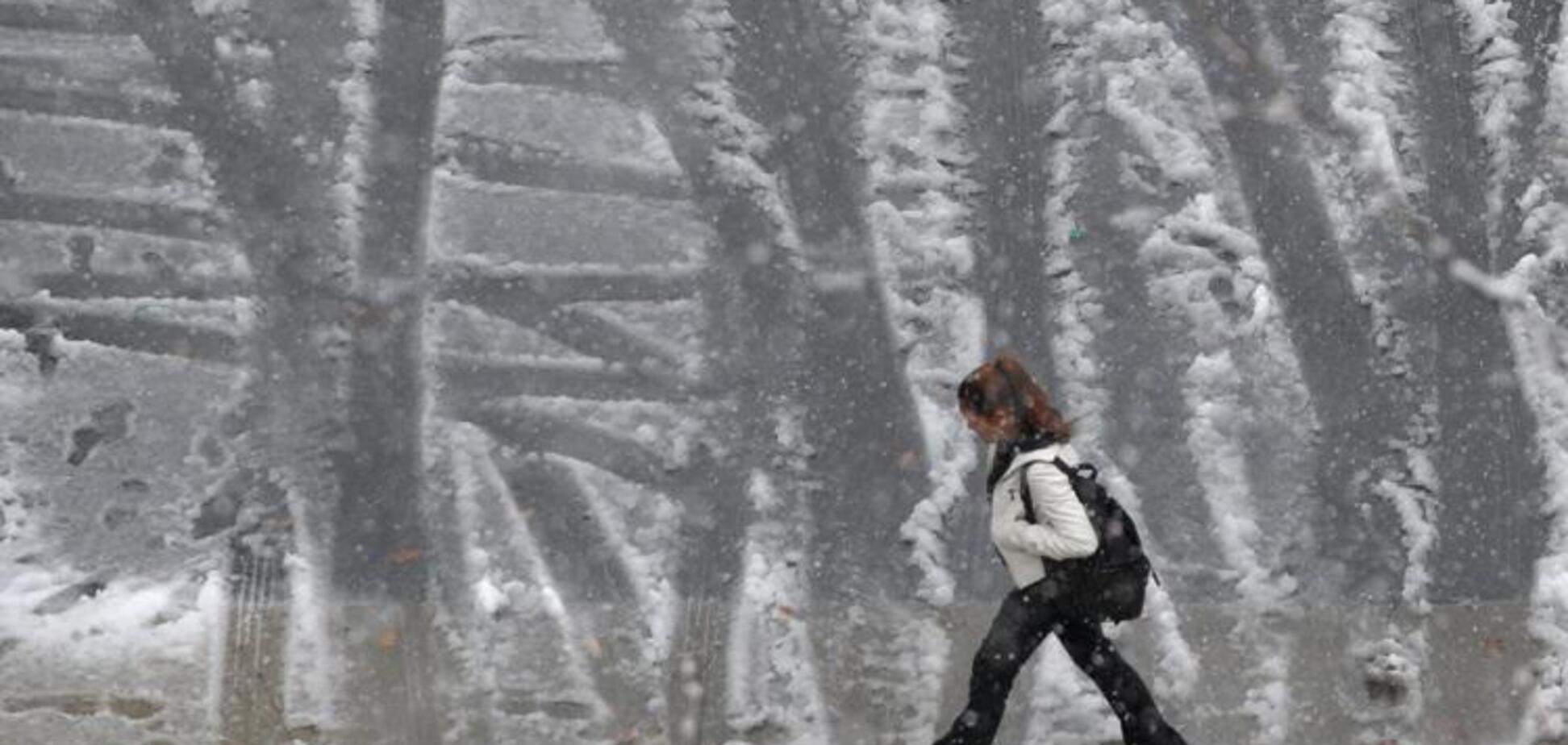 Сніг, заметіль та ожеледь: з'явився прогноз погоди в Україні на початок тижня