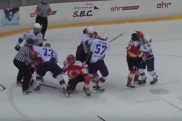 Ганебна поведінка хокеїстів РФ викликала захват у російських уболівальників: опубліковано відео