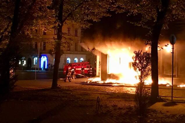 У Львові вночі згоріла будівля 'Сбербанку Росії'