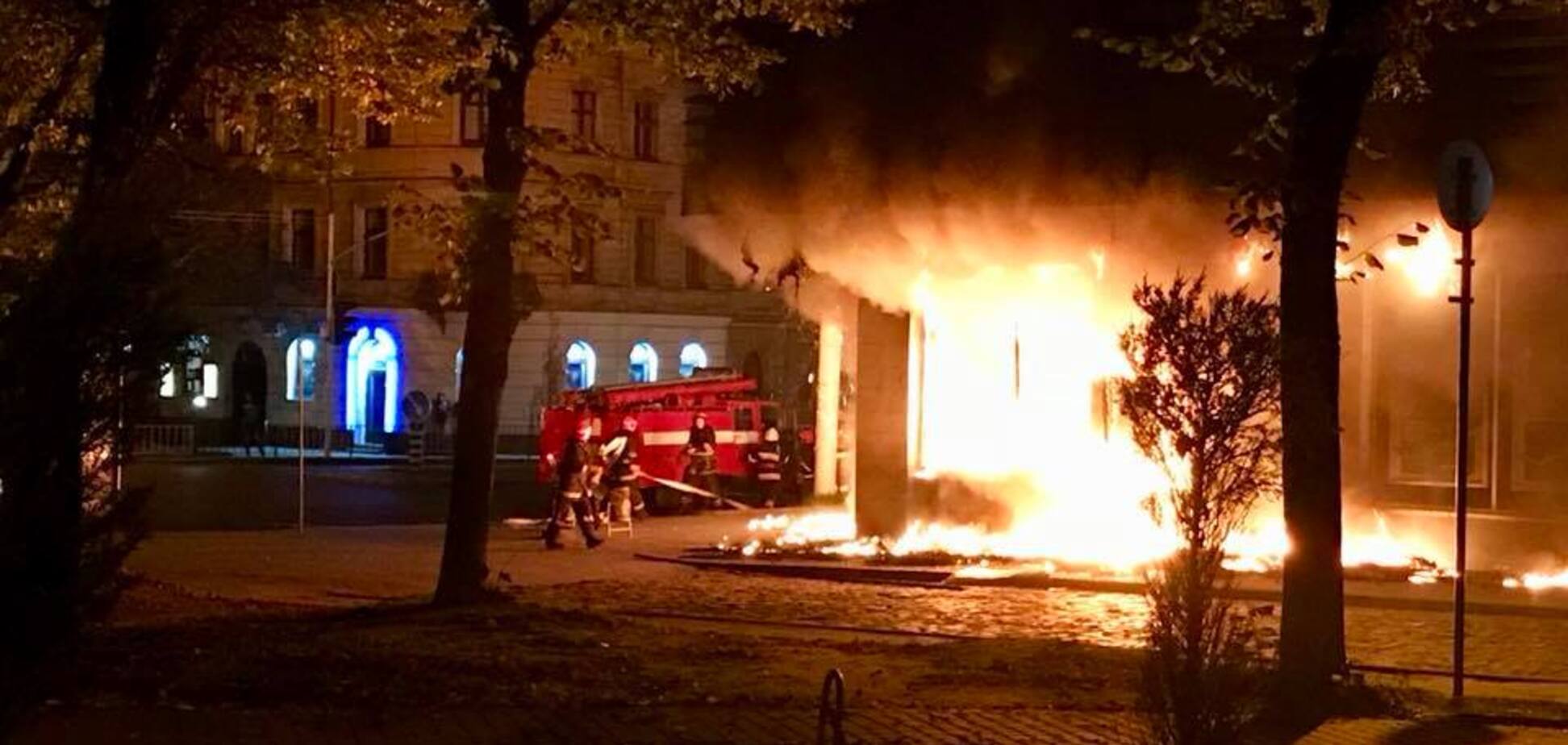 Во Львове ночью сгорело здание 'Сбербанка России'
