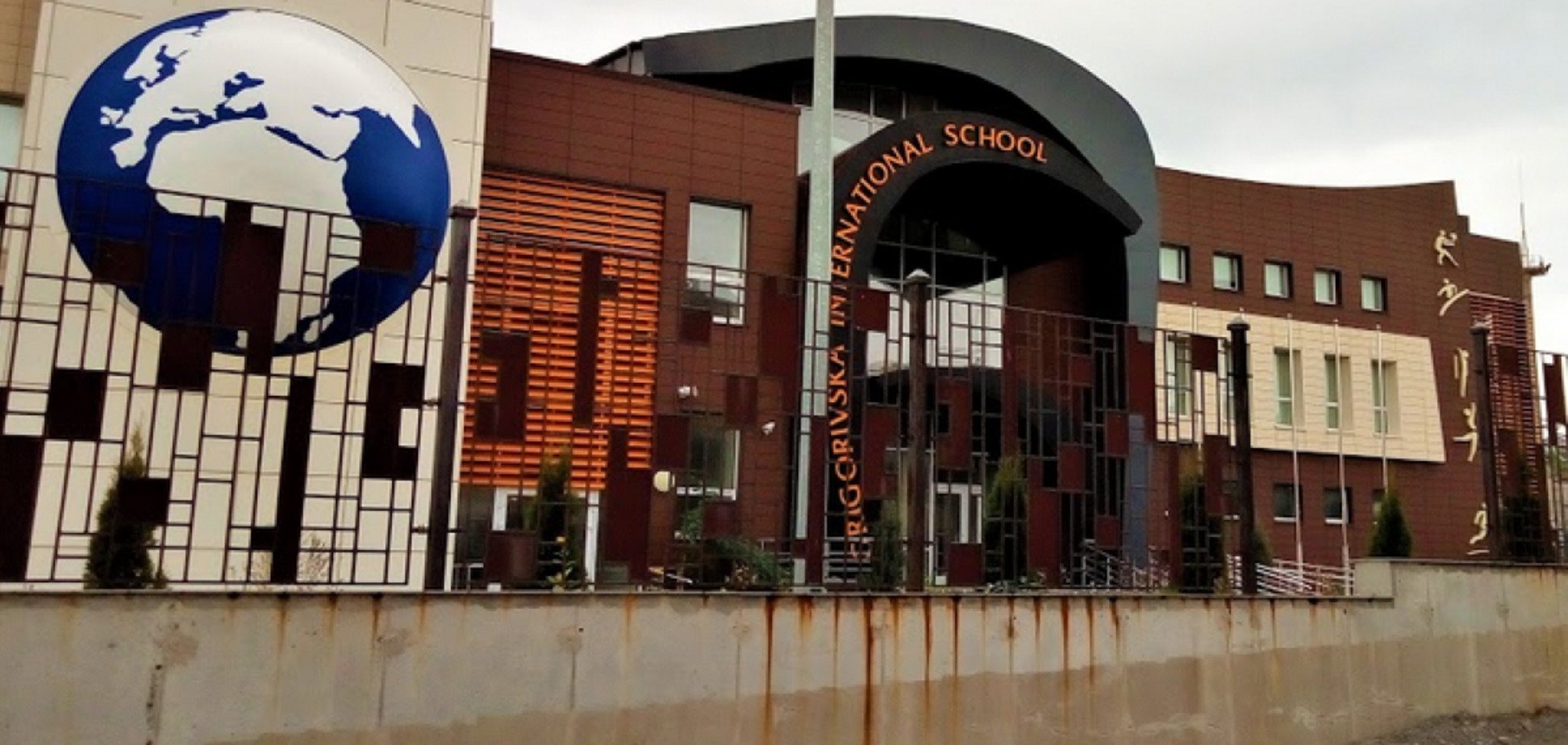 Под властью оккупантов: в Донецке уникальную школу постигла печальная участь