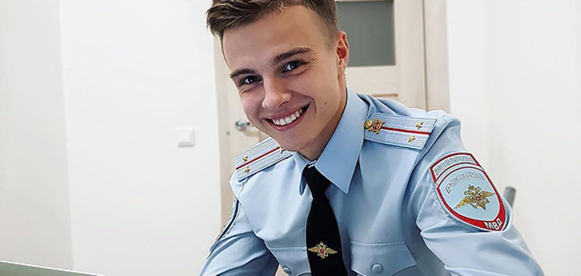 Полицейский-хипстер с кукольным лицом переполошил Instagram