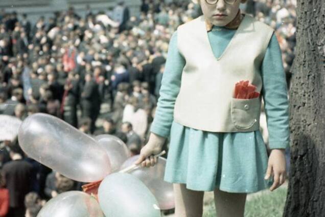 'Сердючка, Яценюк чи Савченко?' Мережу підірвало раритетне фото школярки зі Львова