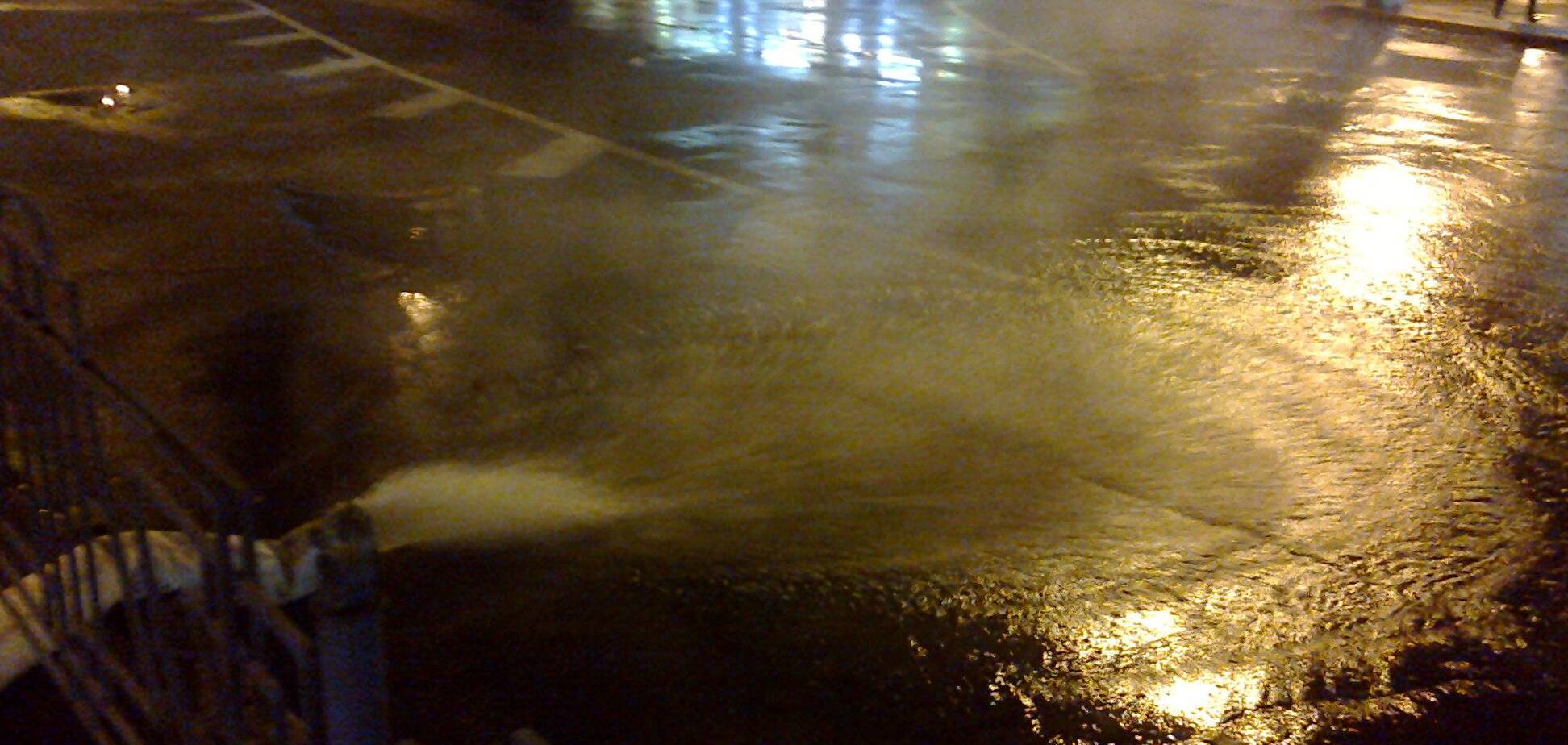 В Киеве горел ресторан: пламя поднялось до 4-го этажа. Опубликованы фото