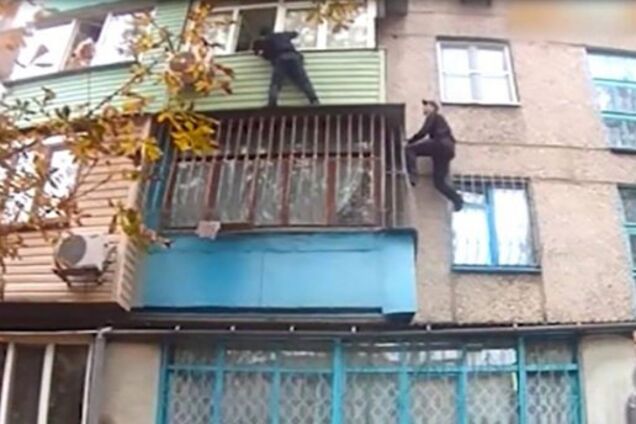 Житель Донбасса взял в заложники 7-летнюю дочь: появилось видео спасения