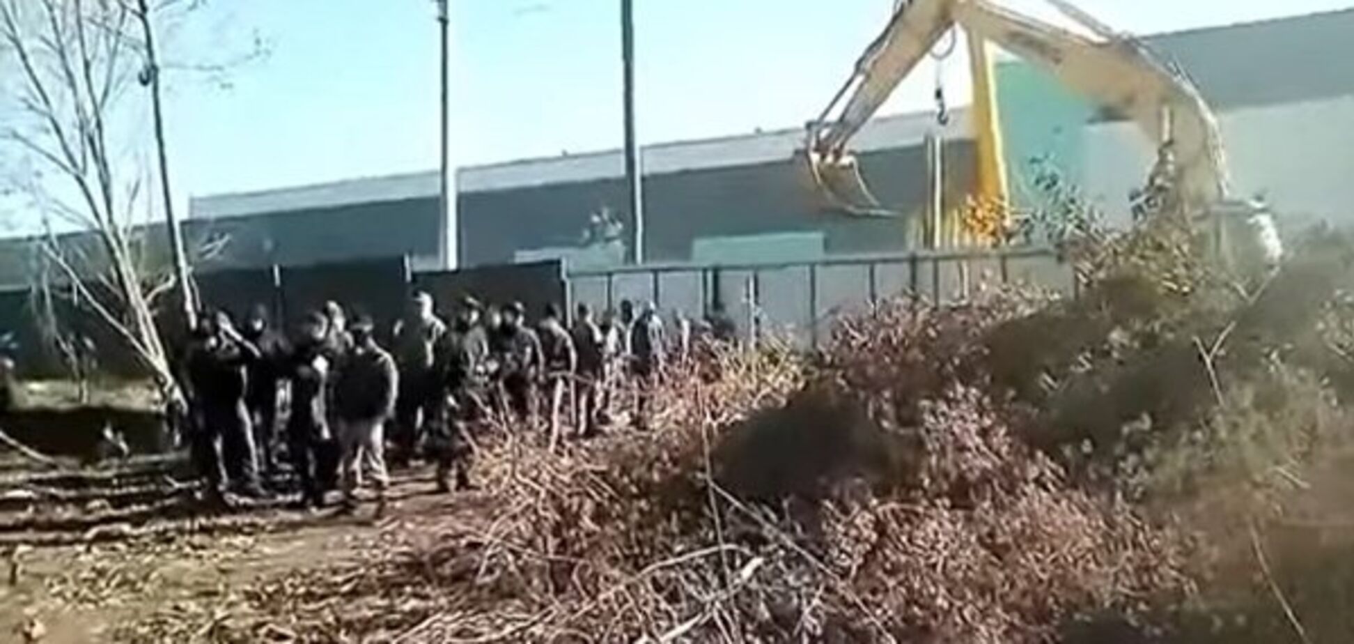 Дивуєтесь, що тітушня спокійно захопила військову частину?