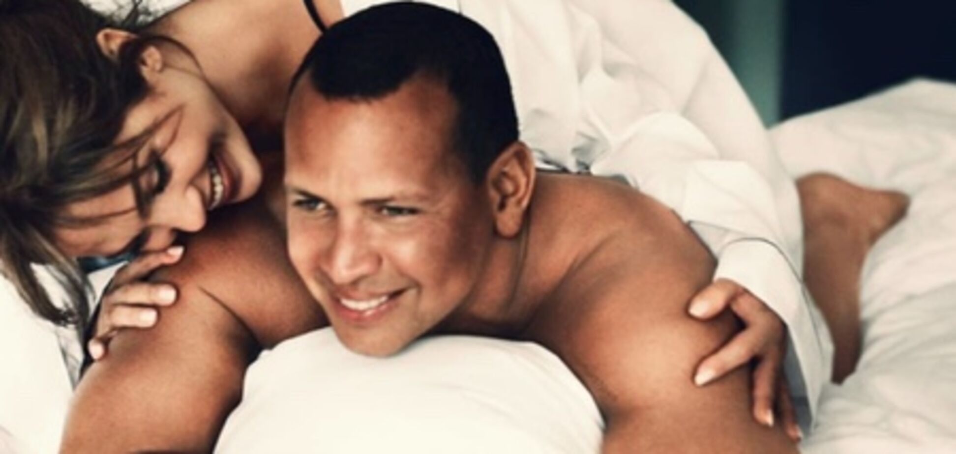 Возлюбленный Дженнифер Лопес засветил упругие формы певицы в откровенной фотосессии