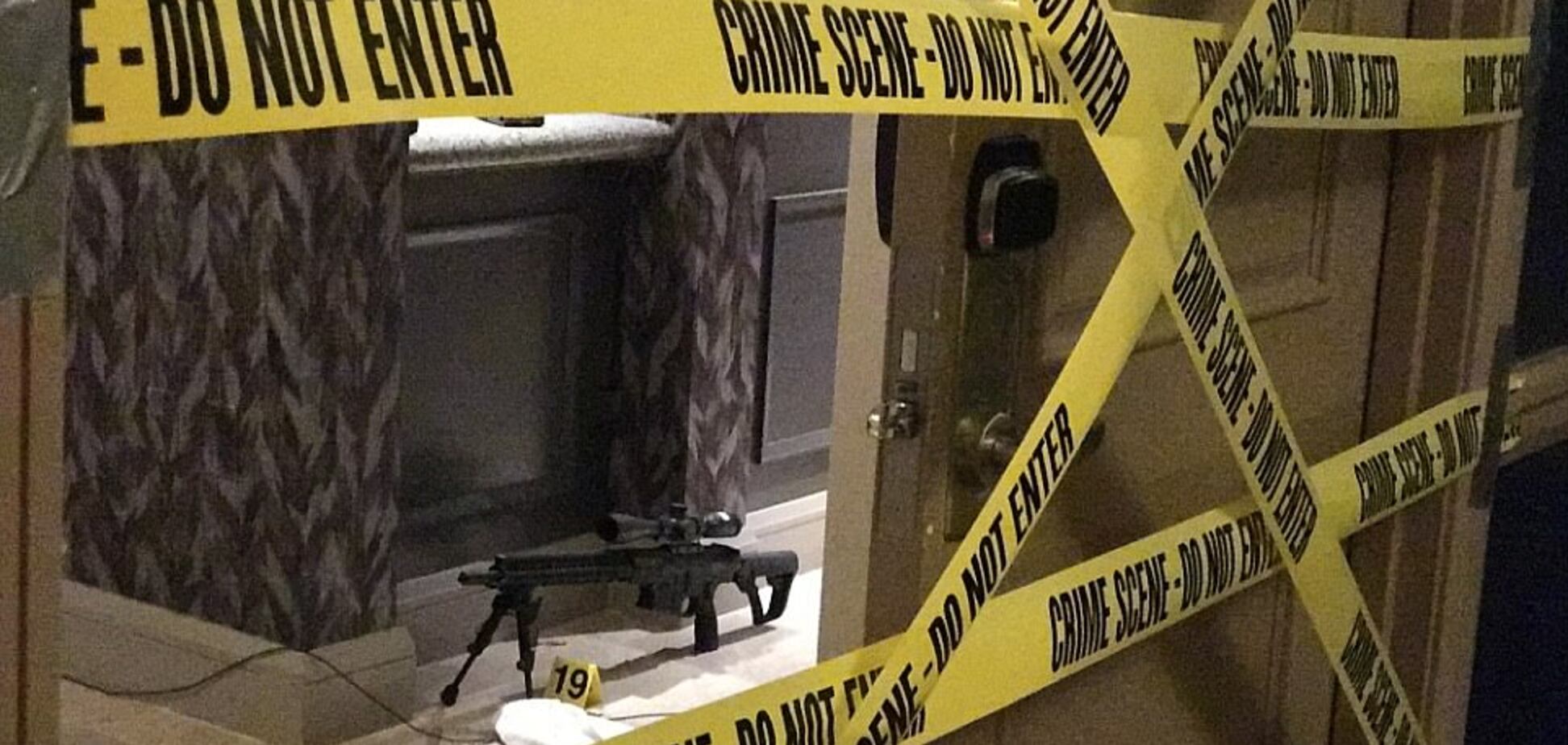 Массовое убийство в Лас-Вегасе: в сеть утекли фото из номера стрелка