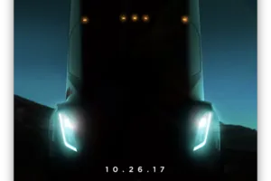 "Вона з майбутнього": фото інноваційної вантажівки Tesla викликали захват мережі
