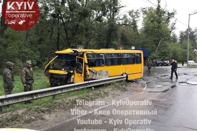 Смертельное ДТП на Киевщине: маршрутка столкнулась с автобусом Нацгвардии