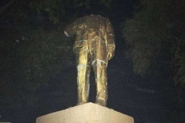 Комуністичні ідоли залишились без голів