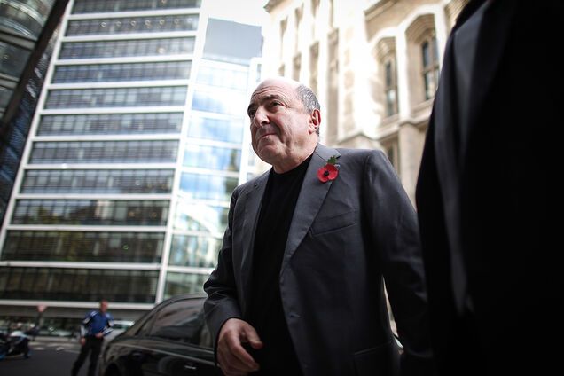 Намек врагам Путина: в России объяснили смысл фото могилы Березовского