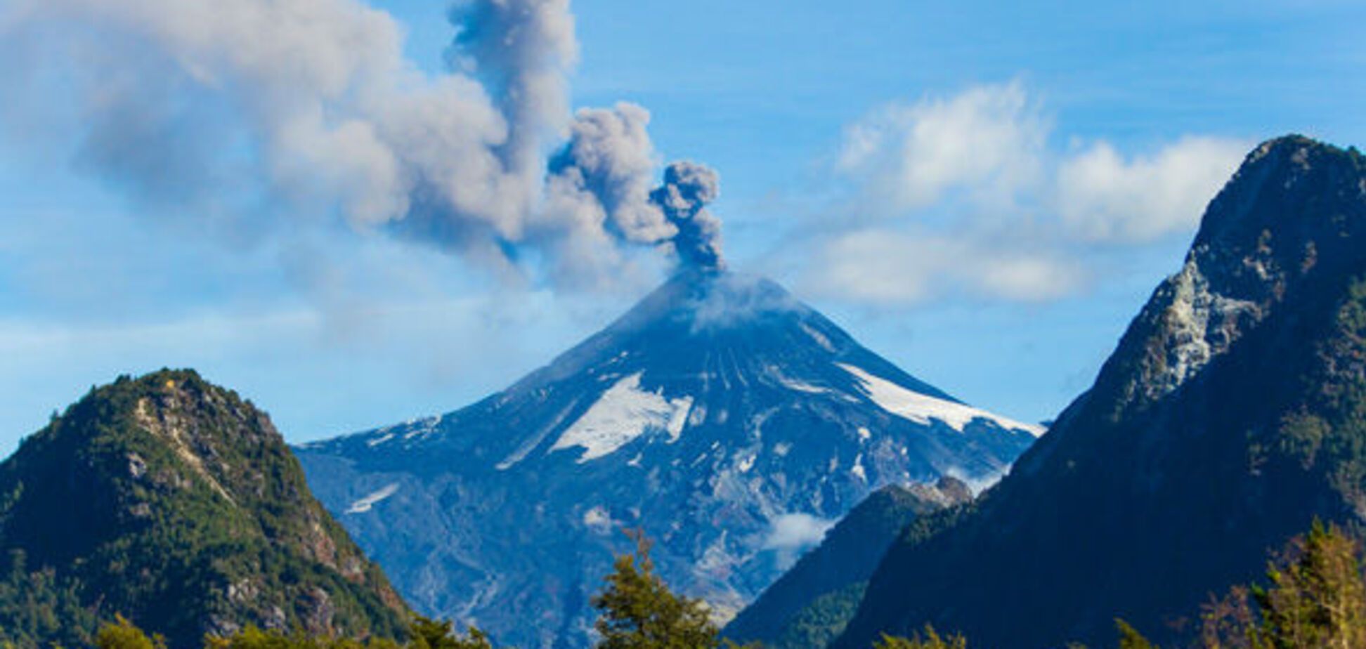 Проснулся вулкан, способный уничтожить половину США: ученые встревожены
