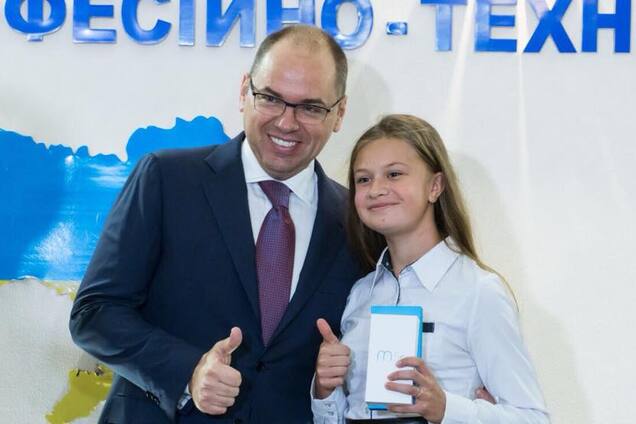'Помогут подросткам': глава Одесской ОГА пояснил покупку десятков смартфонов