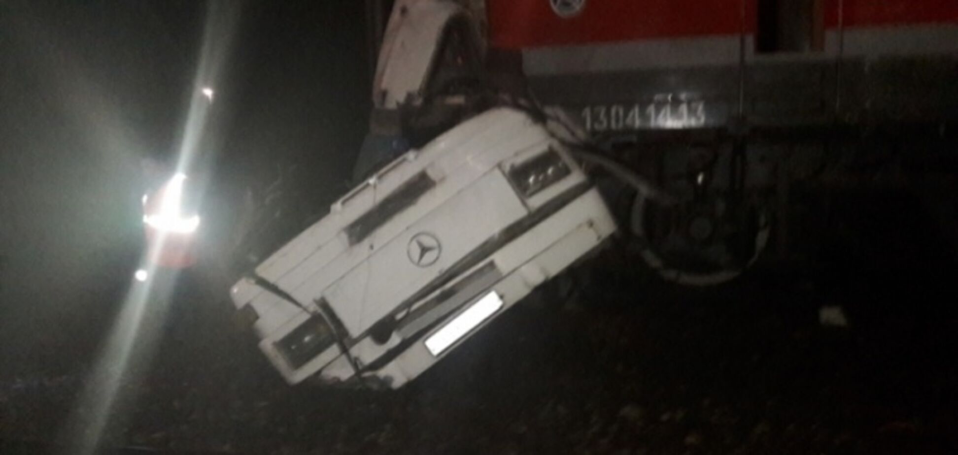 У Росії пасажирський потяг протаранив автобус: багато жертв
