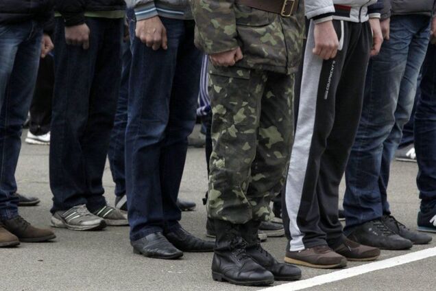 Весенний призыв в Украине: кого заберут и что грозит уклонистам